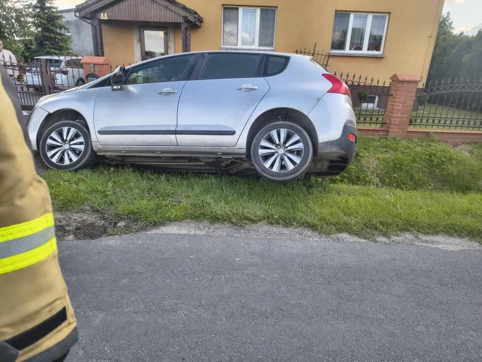 Pijany kierowca zakończył jazdę w rowie. Co miał jeszcze na sumieniu?