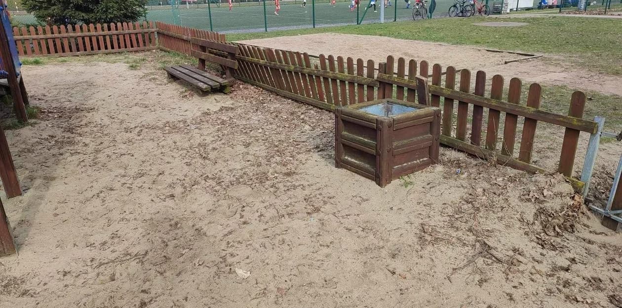 Place zabaw w Jarocinie. Mieszkańcy domagają się interwencji — zdjęcie 5 z 10
