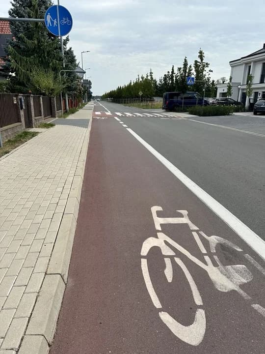 Ścieżka rowerowa na ulicy Wrzosowej w Jarocinie