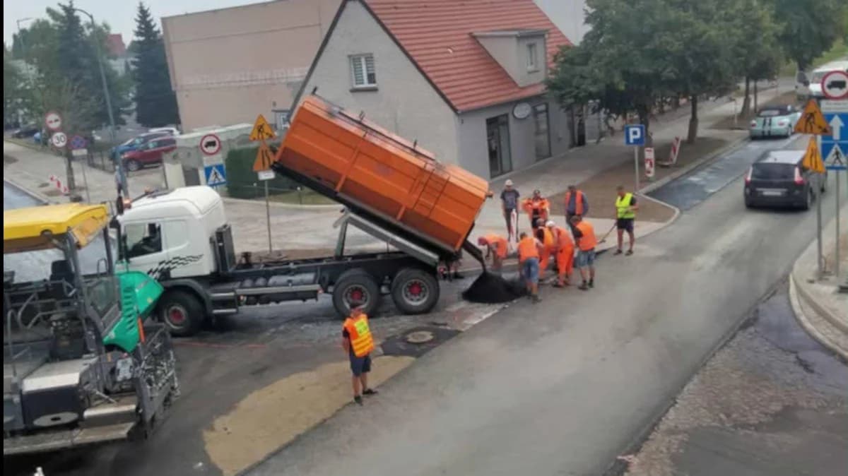 Remont ulic w centrum Jarocina przedłuża się. Są utrudnienia - do kiedy potrwają? [ZDJĘCIA, SONDA]