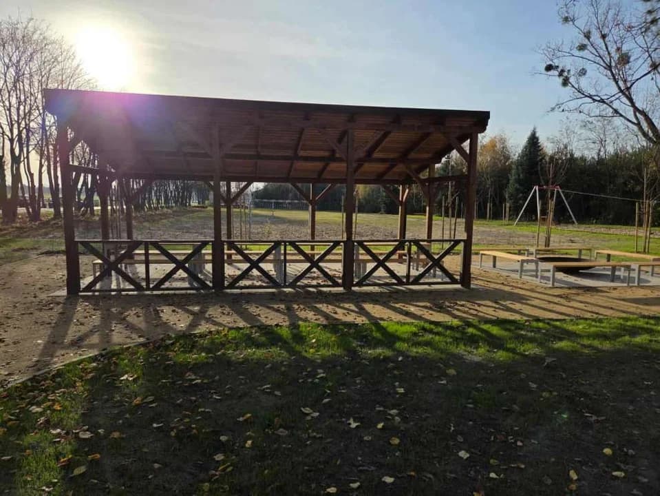 Pod Jarocinem powstało miejsce, gdzie mieszkańcy będą mogli się spotykać i spędzać razem czas. Zobaczcie sami - ZDJĘCIA [SONDA] — zdjęcie 6 z 10