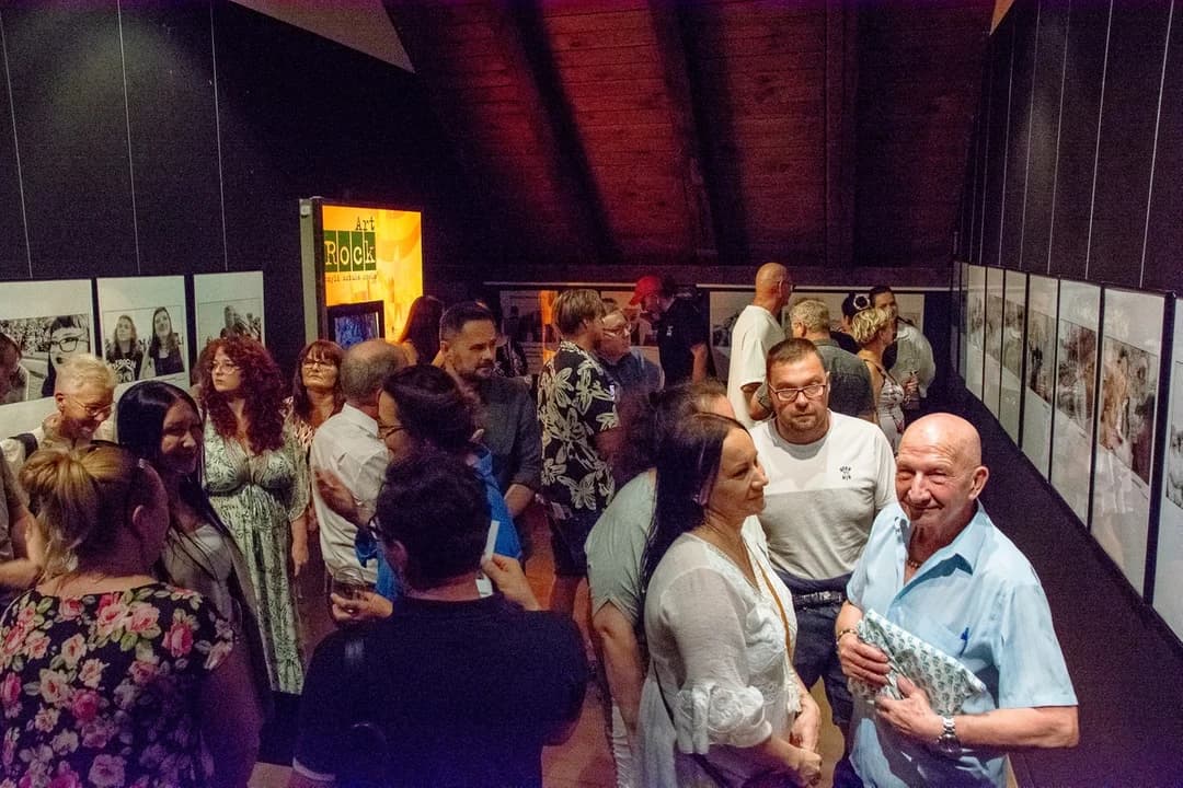 Wernisaż wystawy fotografii Franka Roosendaala "W drodze razem z muzyką rockową" — zdjęcie 4 z 30
