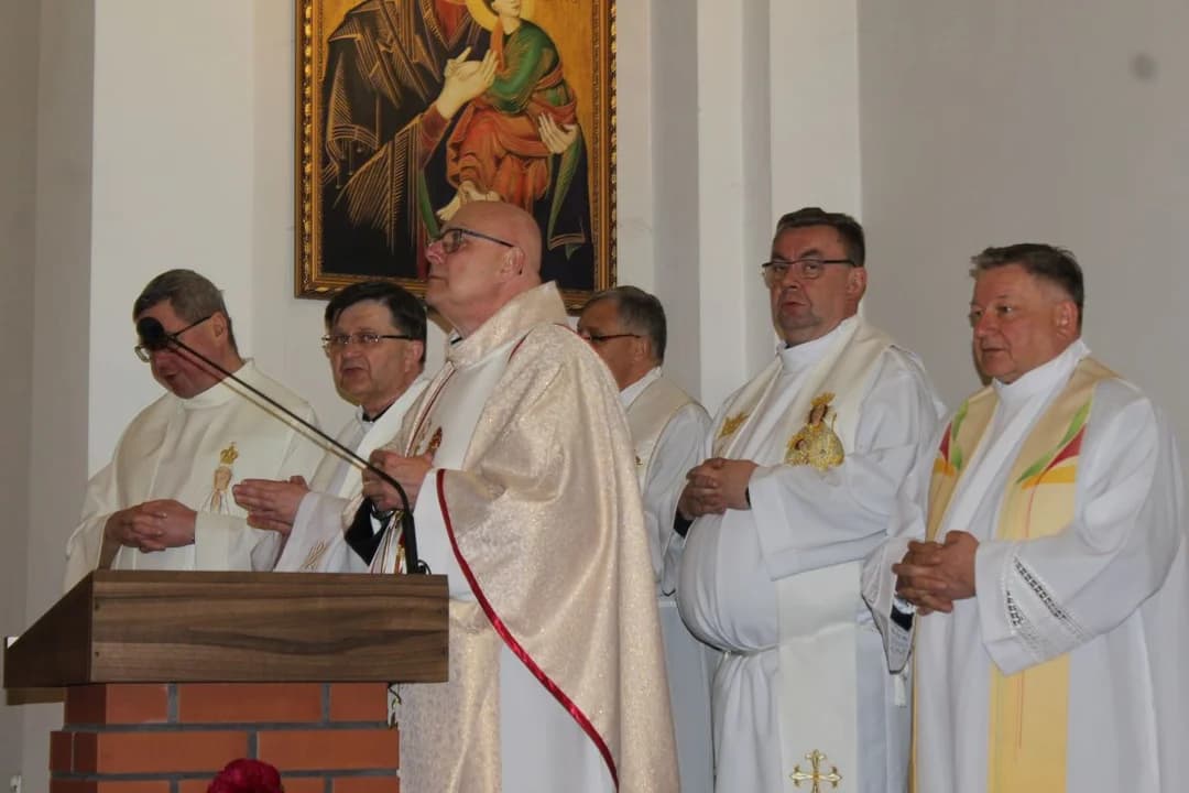 Prymas Polski świętował 35-lecie kapłaństwa w Siedleminie — zdjęcie 6 z 113