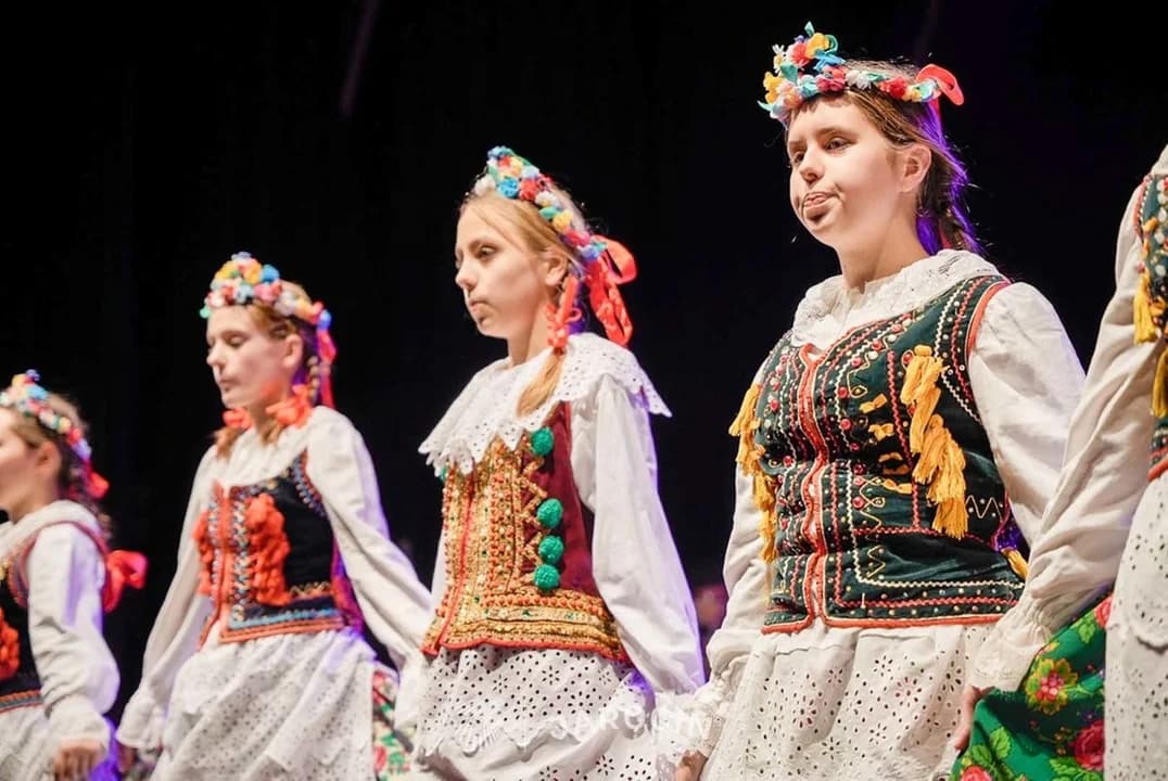 Dzień Babci i Dziadka w Jarocinie. Z Zespołem Folklorystycznym "Snutki" z Potarzycy i śląskimi szlagierami [ZDJĘCIA]