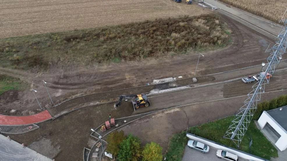 Budują drogę do terenu inwestycyjnego w Jarocinie. Na jakim jest etapie? [ZDJĘCIA]