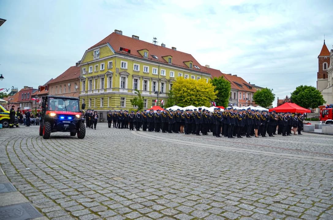 Komendant jarocińskiej straży pożarnej z awansem, druhna z Goliny odznaczona [ZDJĘCIA] — zdjęcie 3 z 75