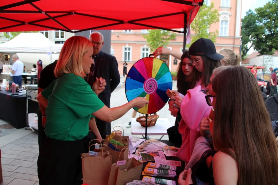 Rynek tętnił pasją i tradycją. Za nami Pierwszy Festiwal Rzemiosła w Jarocinie — zdjęcie 4 z 92