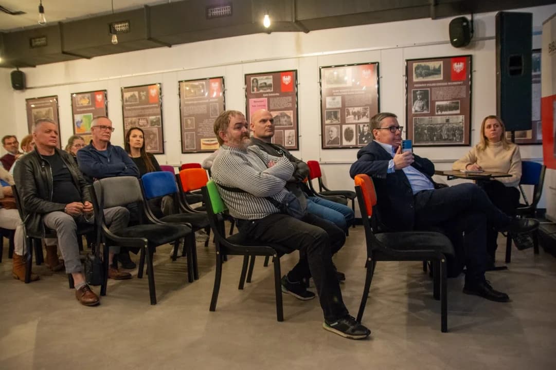 Zebranie w sprawie zdemontowanych lamp w Śródmieściu Jarocina — zdjęcie 5 z 27