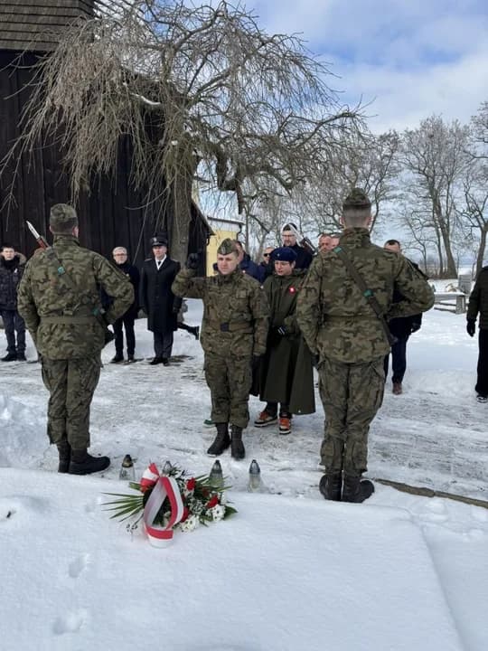 W Lgowie uczcili pamięć powstańców wielkopolskich oraz mjr Zbigniewa Ostroroga-Gorzeńskiego w 156. rocznicę urodzin [ZDJĘCIA] — zdjęcie 5 z 26