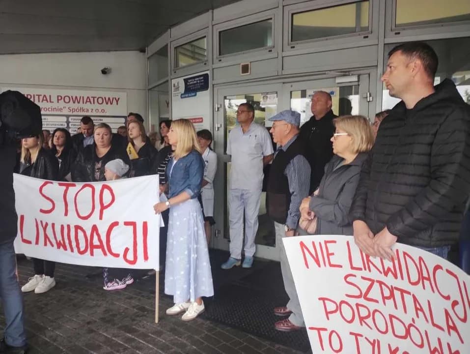 Protest wobec likwidacji położnictwa i oddziału noworodkowego w jarocińskim szpitalu — zdjęcie 3 z 18