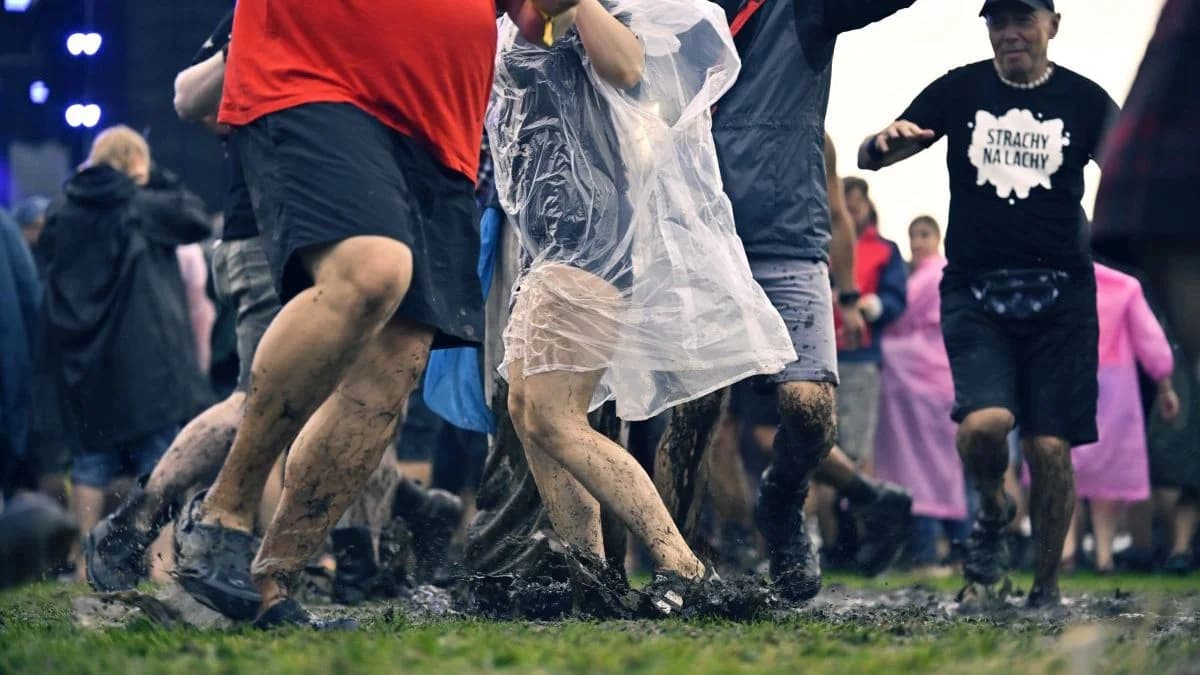 Tak bawiliście w błocie i deszczu podczas pierwszego dnia Jarocin Festiwal 2026