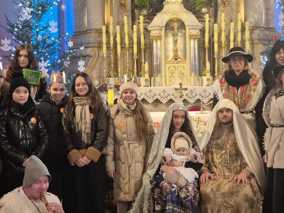 IV Parafialny Orszak Trzech Króli w Cielczy. Diabły walczyły z aniołami [ZDJĘCIA] — zdjęcie 2 z 41
