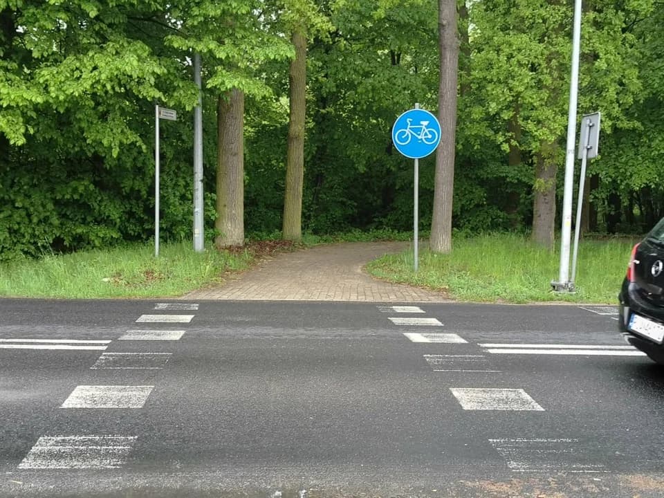 Na tym przejeździe ścieżki rowerowej Jarocin - Witaszyczki zginęła 39-letnia rowerzystka