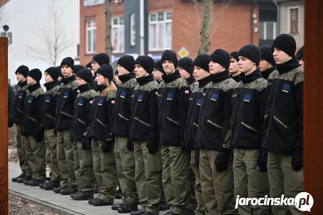 81. rocznica wyzwolenia Jarocina. Złożenie kwiatów przy Skwerze Pamięci w Jarocinie