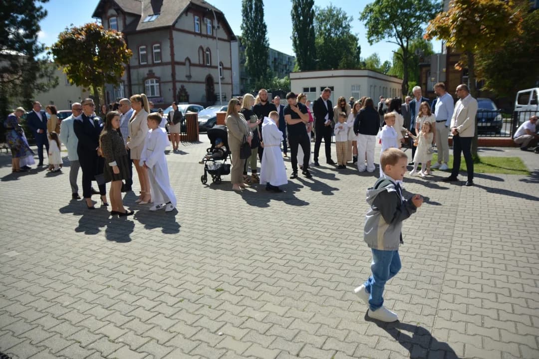 Pierwsza Komunia Święta w parafii Chrystusa Króla w Jarocinie. Zobacz zdjęcia — zdjęcie 4 z 96