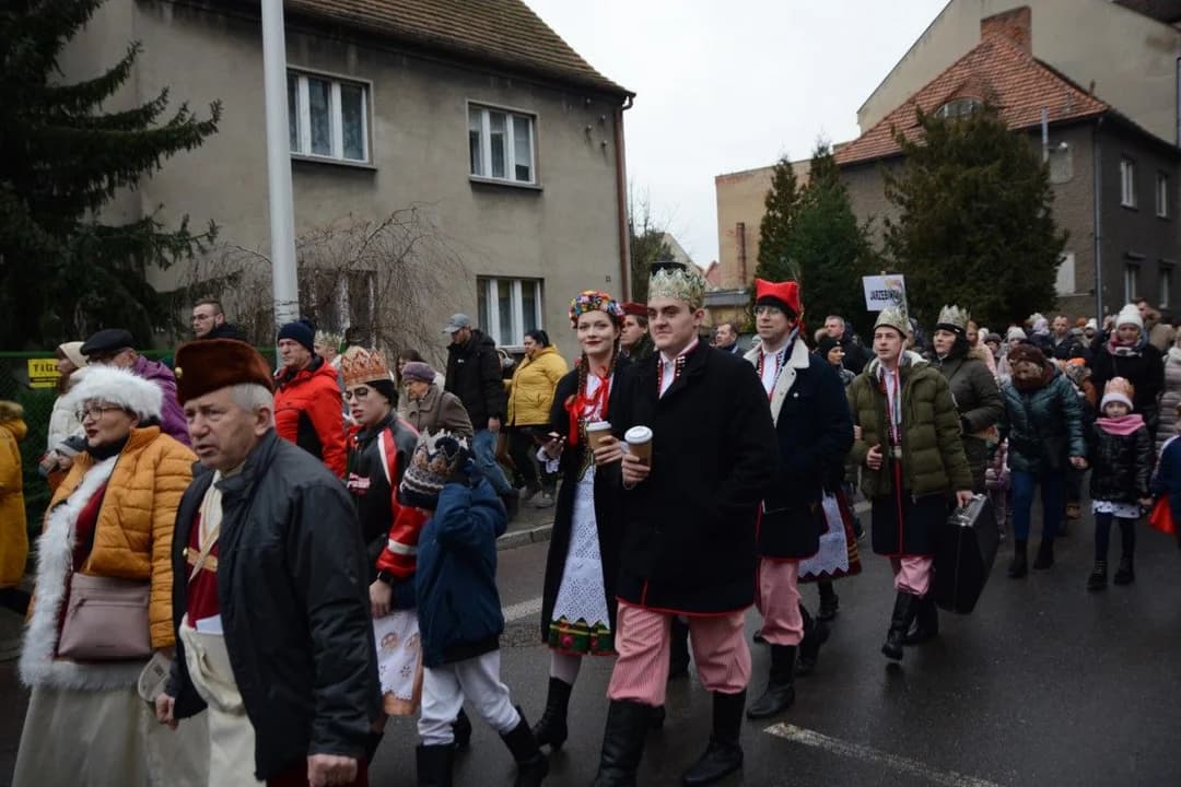 14. Jarocińskie Kolędowanie z Orszakiem Trzech Króli. Najwięcej było przedszkolaków  [ZDJĘCIA]