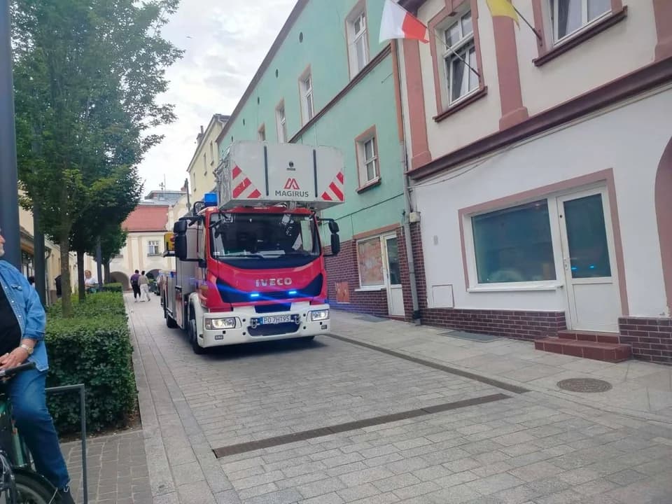 W Jarocinie miała miejsce akcja gaszenia butli z gazem — zdjęcie 1 z 4