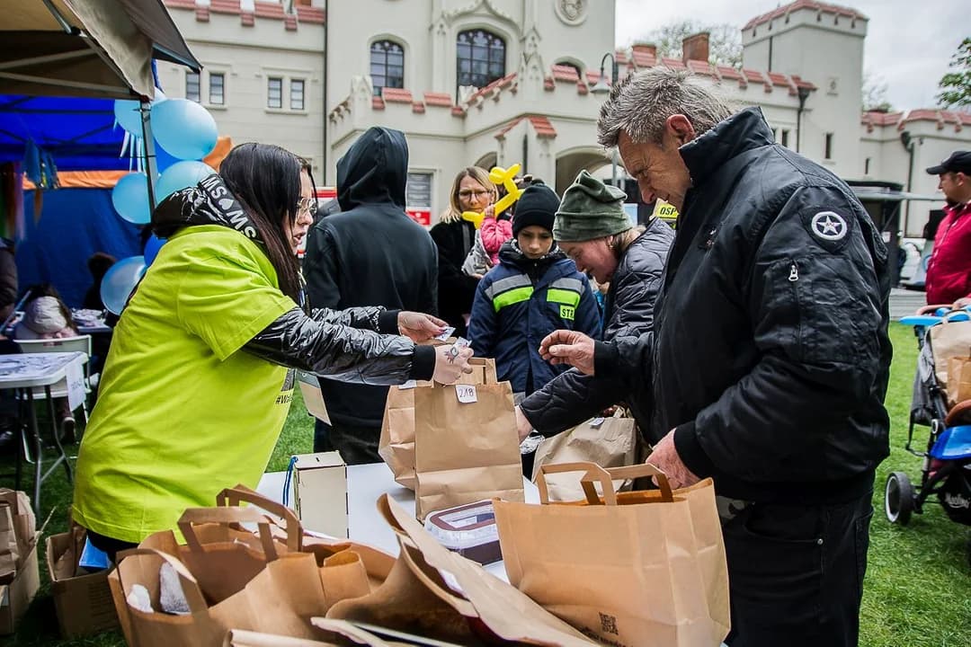 Festyn charytatywny dla Julii Banaszak z Jarocina i Michałka Jędrasiaka z Witaszyc — zdjęcie 4 z 107