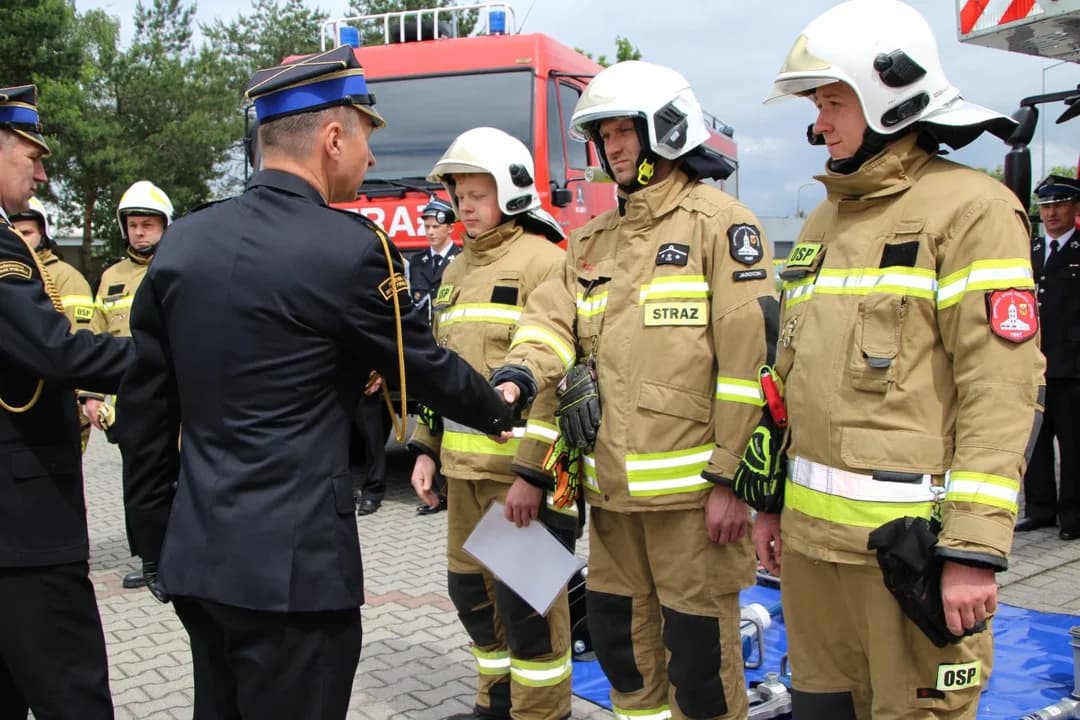 Uroczyste przekazanie samochodu dla OSP Ludwinów i narzędzi hydraulicznych dla OSP Jarocin