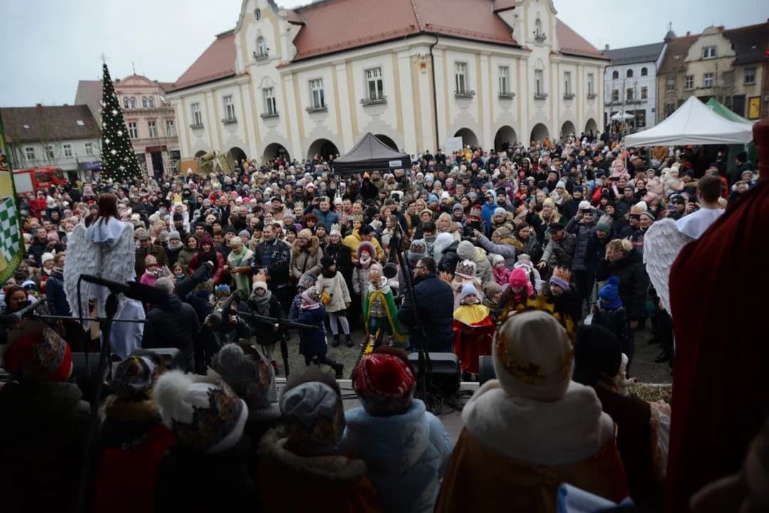 14. Jarocińskie Kolędowanie z Orszakiem Trzech Króli. Najwięcej było przedszkolaków  [ZDJĘCIA]