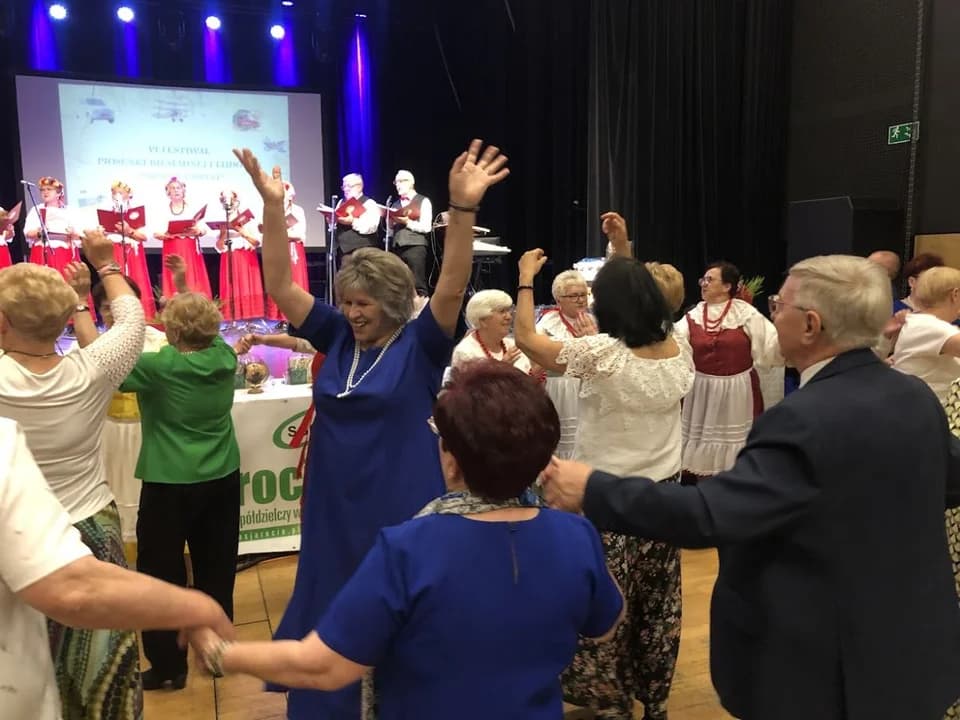 14 zespołów zaśpiewało na VI Festiwalu Piosenki Biesiadnej i Ludowej. Komu przyznano Grand Prix? [ZDJĘCIA]