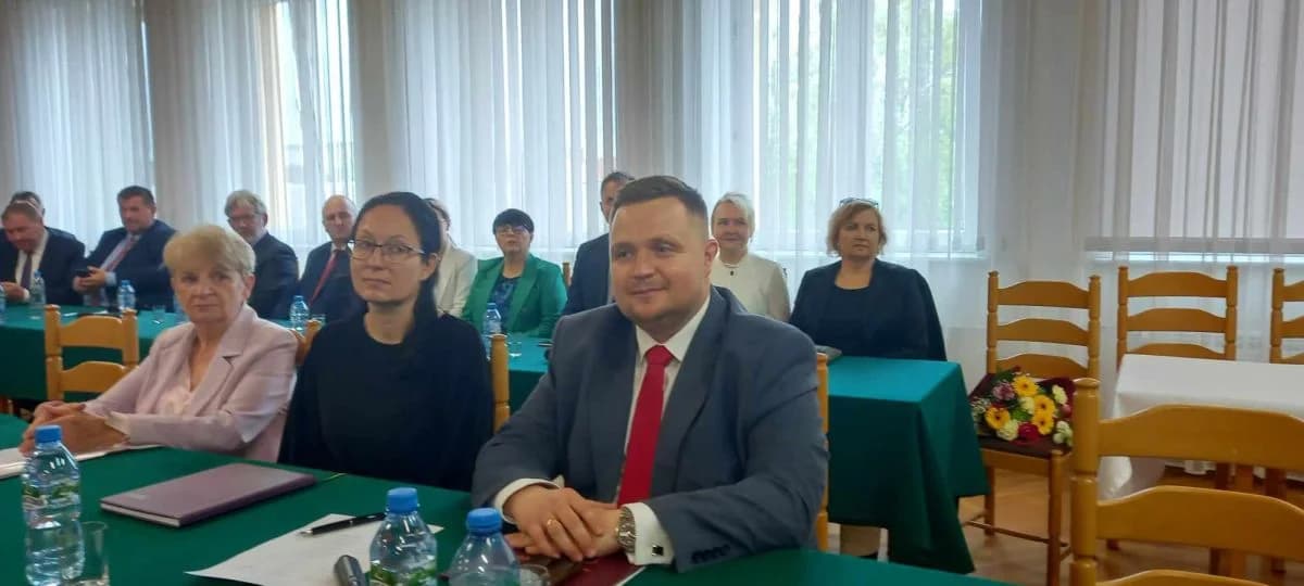 Nowo wybrani radni jaraczewskiej rady spotykają się na pierwszym posiedzeniu w rozpoczynającej się kadencji — zdjęcie 6 z 13