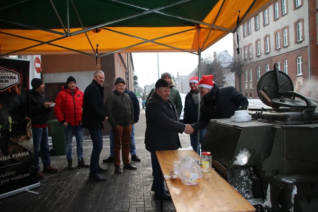Wielkopolska Izba Rolnicza w Jarocinie ugotowała mikołajkową grochówkę