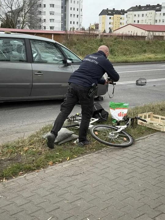 Potrącenie rowerzysty w Jarocinie — zdjęcie 4 z 43