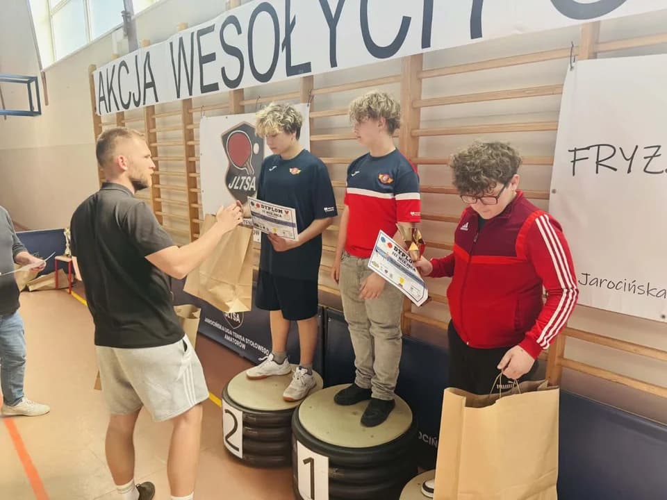 52 tenisistów pomogło Fundacji Ogród Marzeń. Sukces turnieju tenisa stołowego