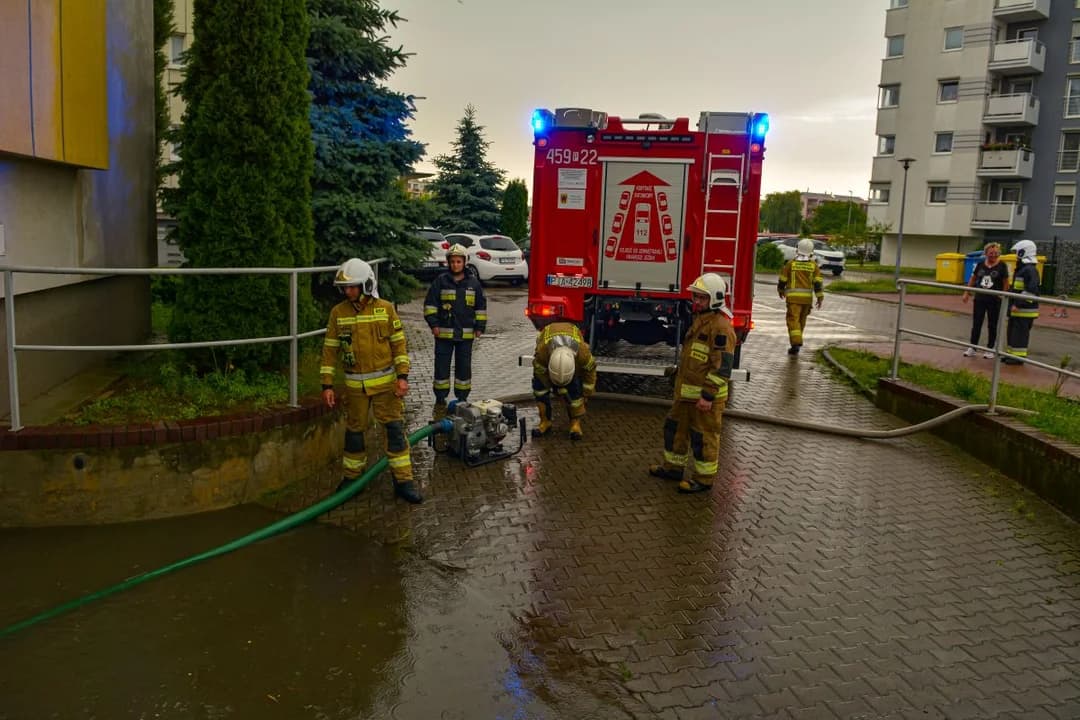 Burza nad Jarocinem i okolicą. Zalane piwnice budynków i garaże [ZDJĘCIA] — zdjęcie 6 z 19