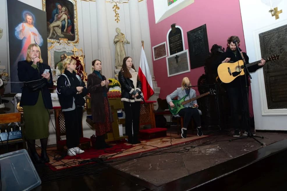 Uroczystości Święta Niepodległości i odpust w parafii św. Marcina w Jarocinie — zdjęcie 3 z 111