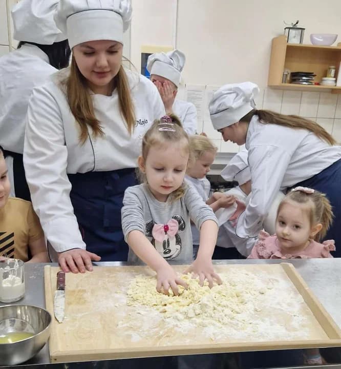 W jarocińskiej „jedynce” odbyły się zajęcia gastronomiczne dla przedszkolaków [ZDJĘCIA]