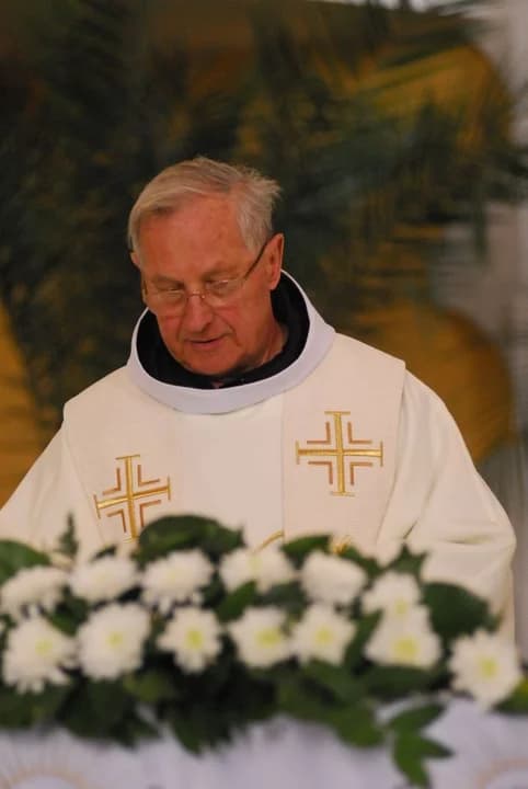 Tablica pamiątkowa dla ojca Sylwina i budowniczych kościoła w parafii św. Antoniego Padewskiego w Jarocinie — zdjęcie 5 z 10