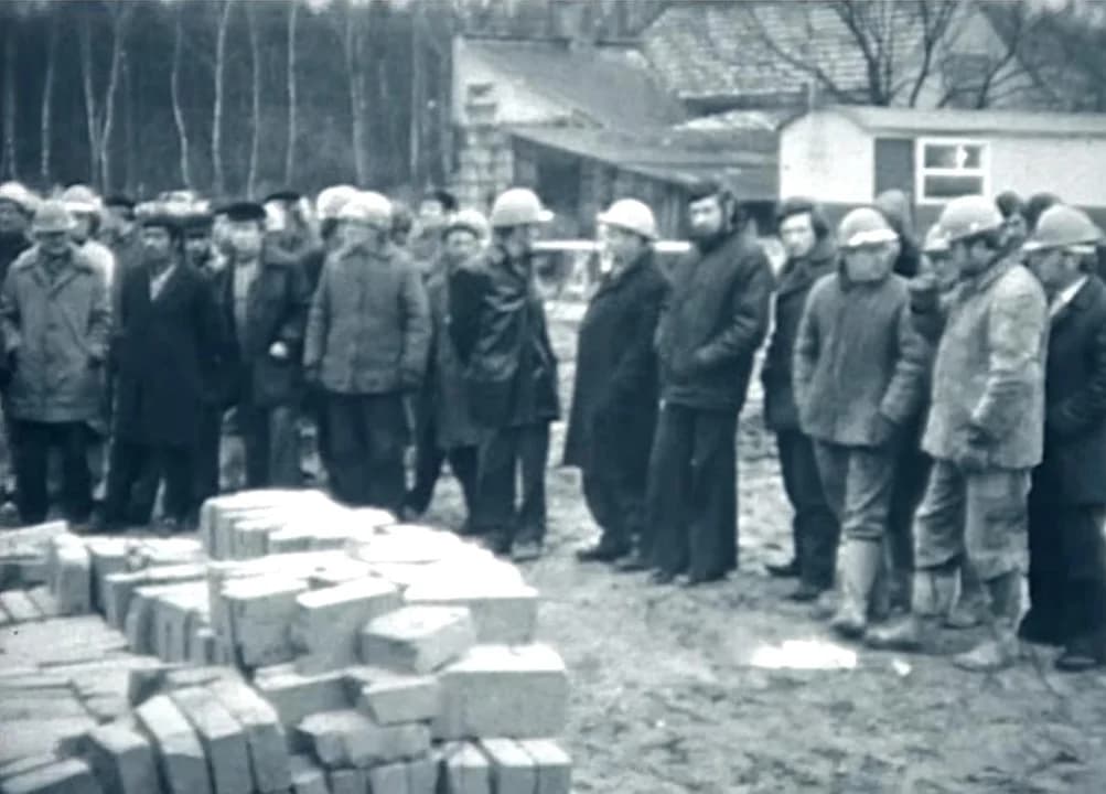 Wmurowanie aktu erekcyjnego pod budowę nowe Jarocińskiej Fabryki Mebli w Jarocinie w 1975 roku — zdjęcie 5 z 47