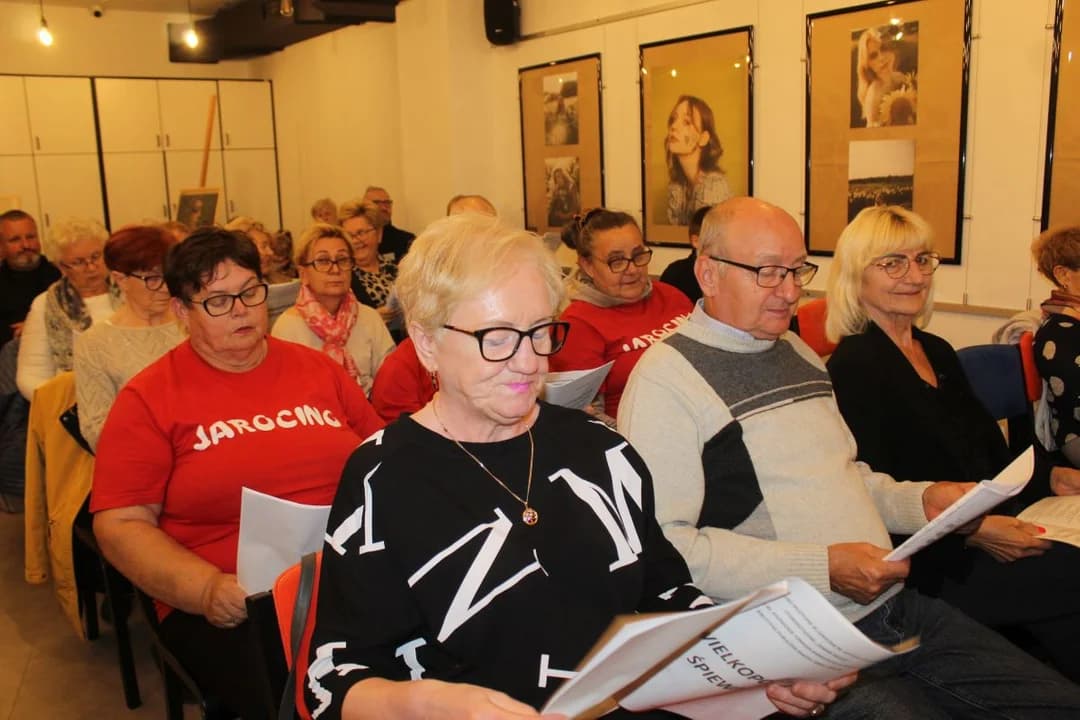 Międzynarodowy Dzień Muzyki śpiewem uczcili członkowie kilku lokalnych zespołów m.in. "Jarocino" — zdjęcie 5 z 84