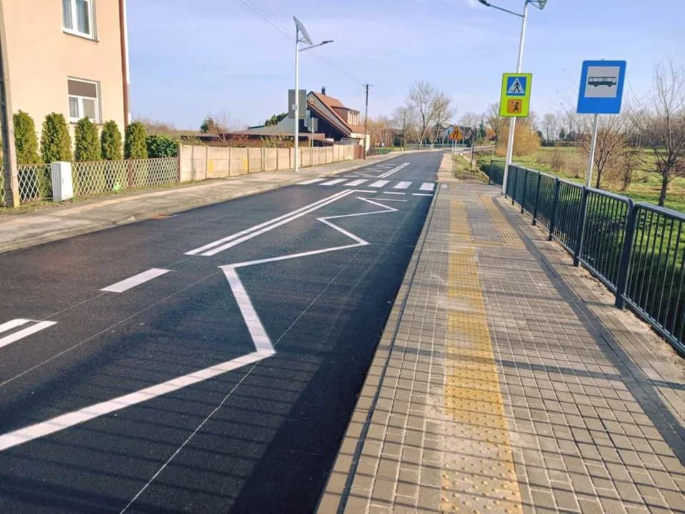 Koniec przebudowy drogi powiatowej Wojciechowo - Łobzowiec [ZDJĘCIA]