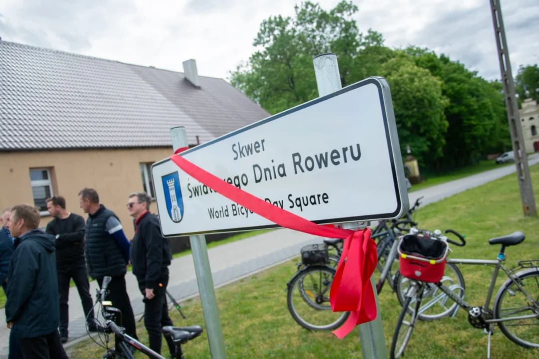 Skwer Światowego Dnia Roweru w Dębnie — zdjęcie 5 z 52