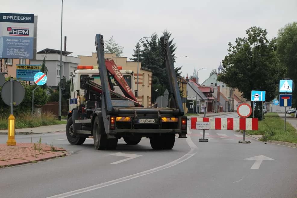 Roboty drogowe w Jarocinie. Zamknięta ul. Wojska Polskiego — zdjęcie 6 z 12
