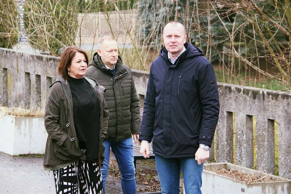 Miejsce inwestycji wizytowali w ostatnim czasie starosta jarociński Mariusz Stolecki, wicestarosta Katarzyna Szymkowiak oraz kierownik referatu dróg powiatowych Wiesław Ratajczak. — zdjęcie 2 z 6