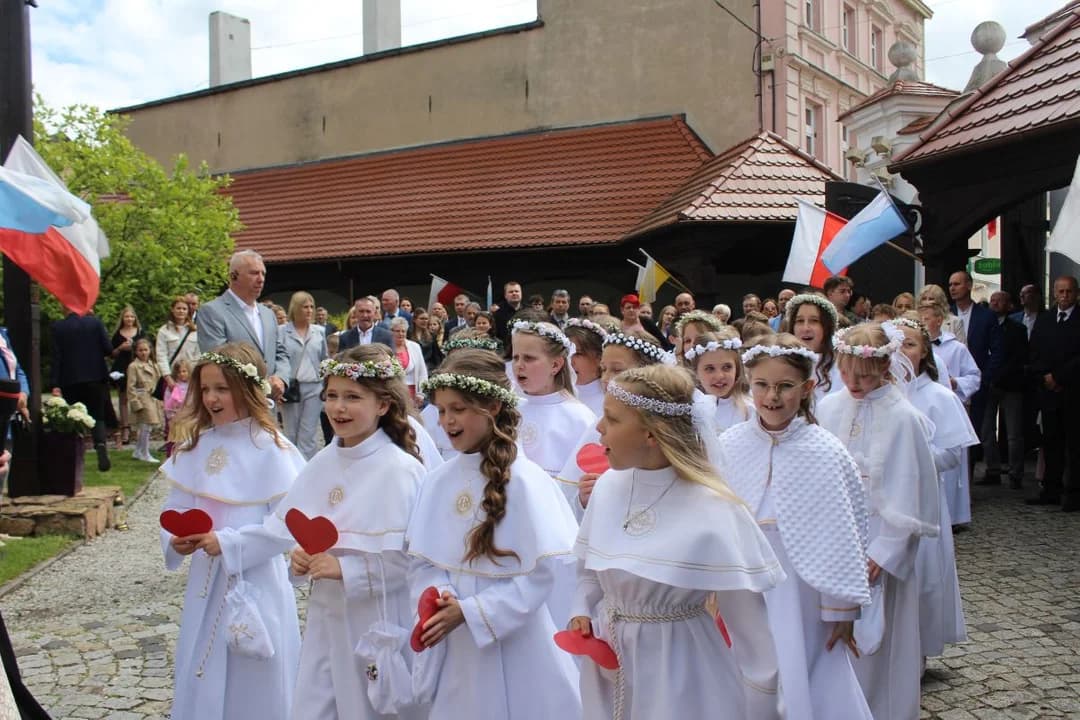 Pierwsza Komunia Święta w parafii św. Marcina w Jarocinie [ZDJĘCIA]