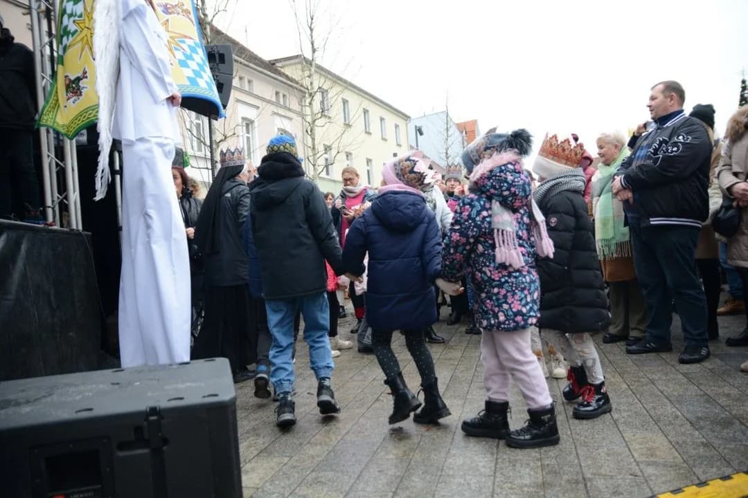 14. Jarocińskie Kolędowanie z Orszakiem Trzech Króli. Najwięcej było przedszkolaków  [ZDJĘCIA]