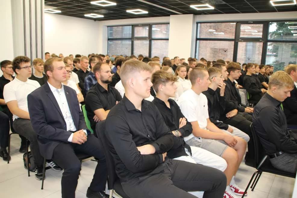 W Jarocinie odbyła się uroczysta ceremonia Wyzwolin Czeladniczych, czyli przejścia z ucznia na czeladnika [ZDJĘCIA, SONDA]