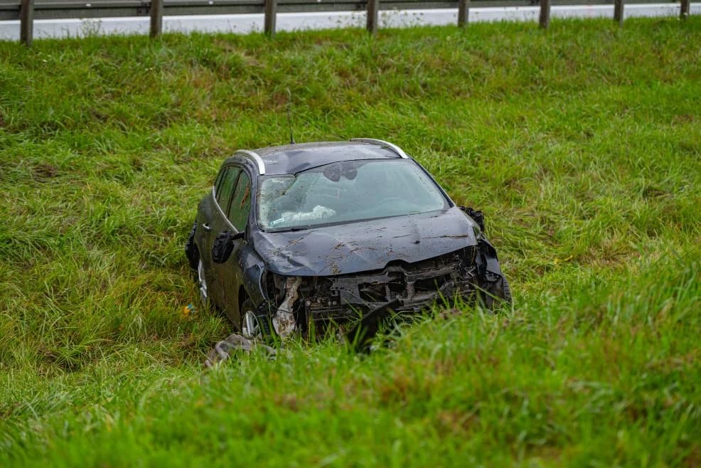 Trzy osoby są w szpitalu po wypadku na obwodnicy Jarocina — zdjęcie 3 z 6