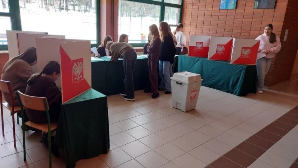 Wybory i inauguracyjna sesja III kadencji Młodzieżowej Rady Miejskiej w Żerkowie — zdjęcie 4 z 27