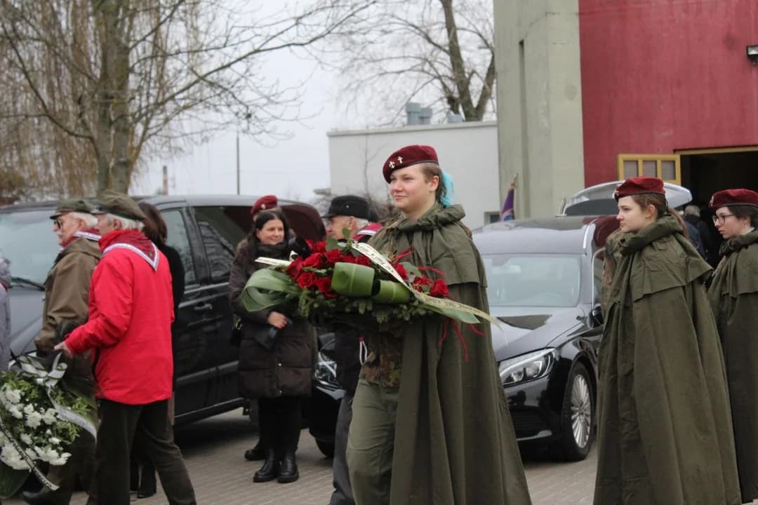 Odprowadzili druha Stefana Tobolskiego na ostatnią wartę. Tłumy na pogrzebie — zdjęcie 2 z 99
