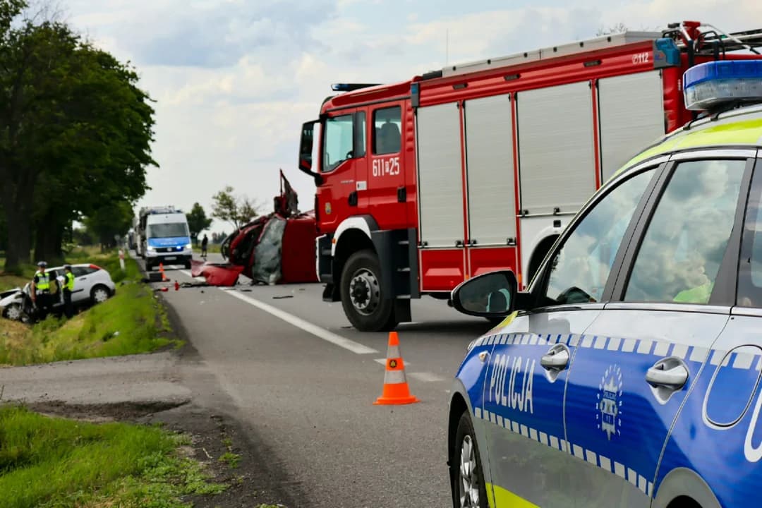 Wypadek na DK 11 w Koszutach — zdjęcie 1 z 11