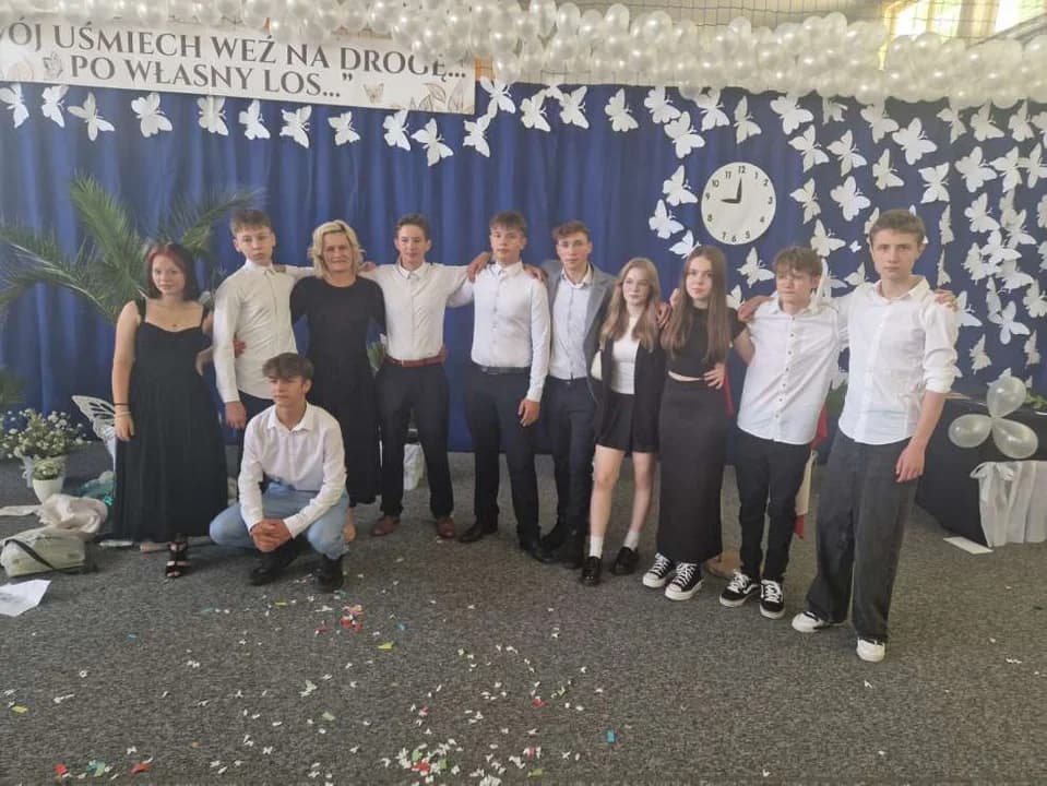 Zakończeniu roku szkolnego VIII klasy Szkoły Podstawowej nr 3 w Jarocinie — zdjęcie 3 z 38