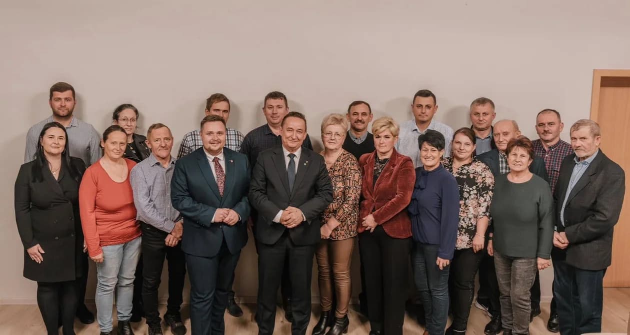 Wspólne zdjęcie wicewojewody z sołtysami z gminy Jaraczewo — zdjęcie 3 z 10