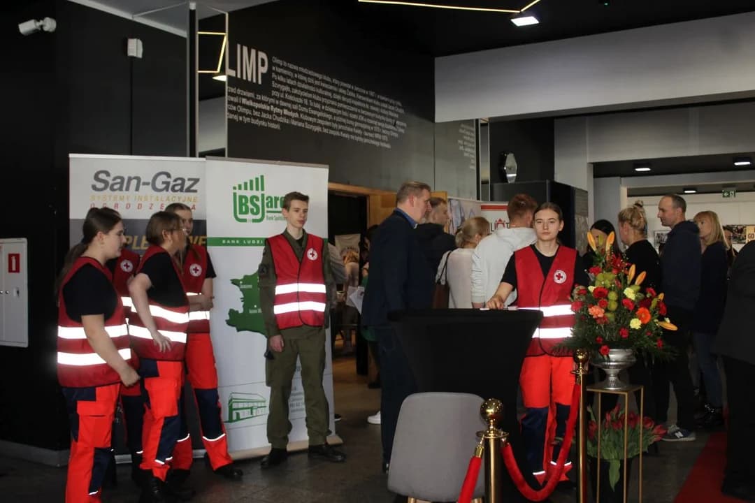 Nietypowy dzień kobiet w Jarocinie. Krew polała się w JOK-u — zdjęcie 2 z 56
