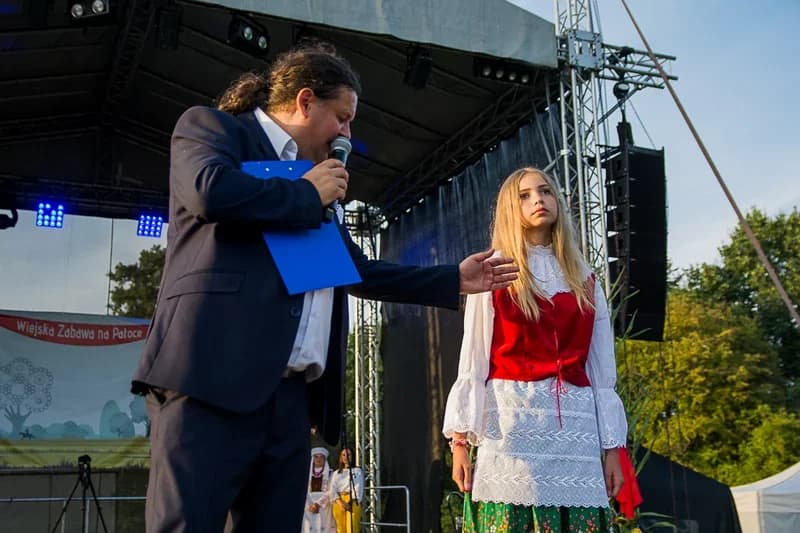 Projekt "Żywe Drzewo - Snute bluzki i sukienki na miarę golińskiej panienki” nagrodzony w Uniejowie [ZDJĘCIA, WIDEO] — zdjęcie 2 z 11